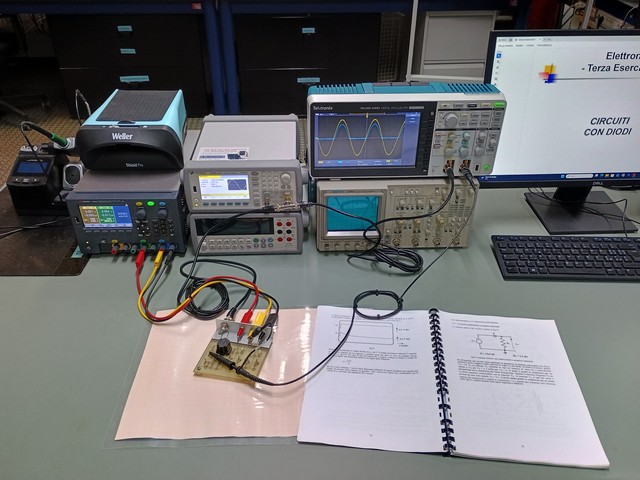 3a Esercitazione: Diodi 3a Esercitazione: Diodi