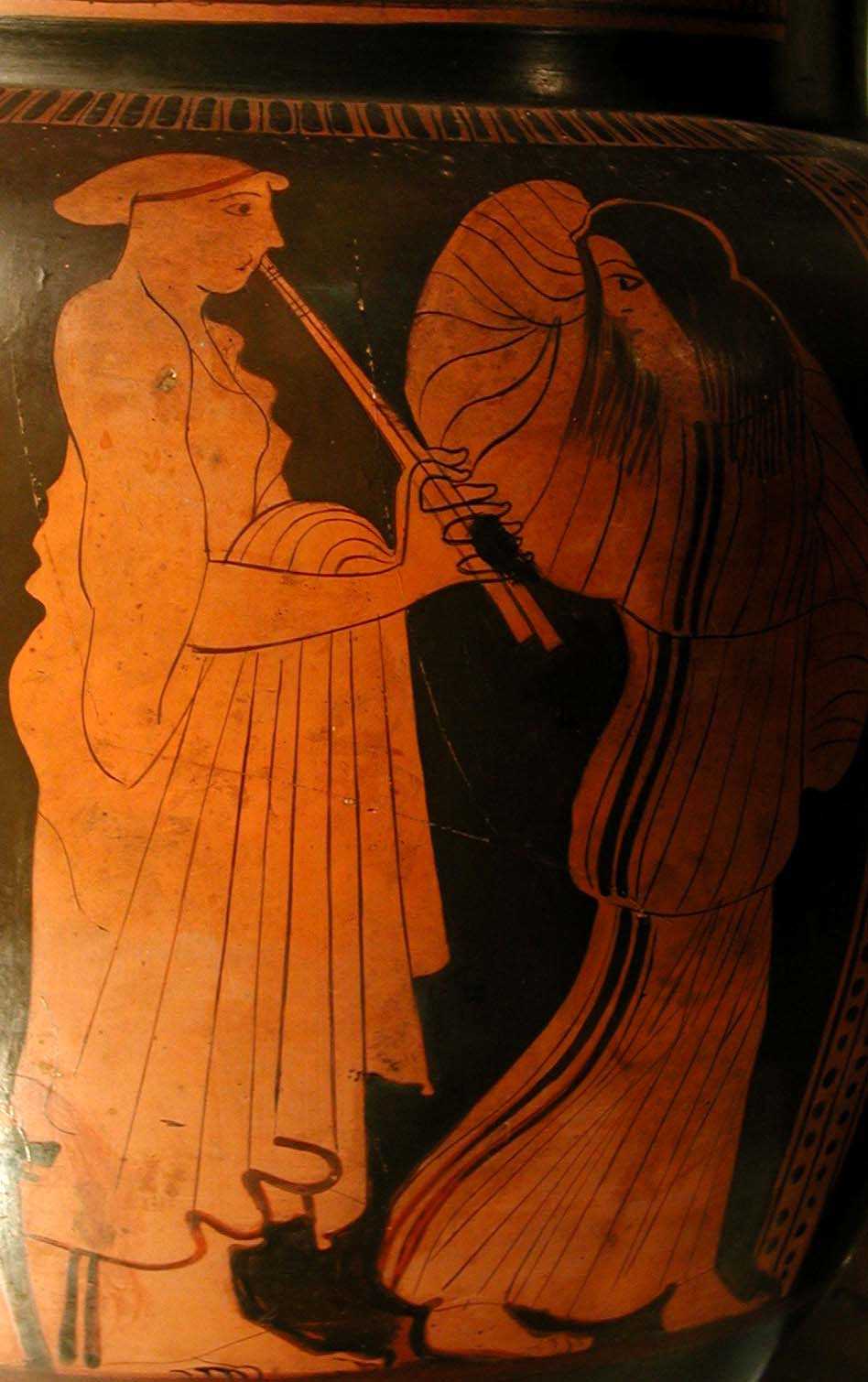 Ignoto (scuola attica), Culto di Dioniso (fine del V secolo a.C.), 
  pittura vascolare a figure rosse su fondo nero, cm 48x37,5. Vercelli, Museo Leone, inv. no. 978/563.